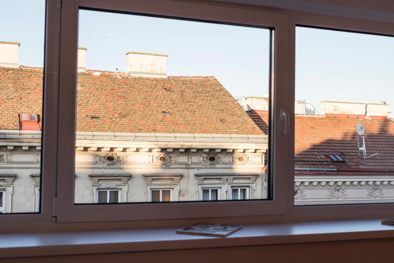 Red Monkey Vienna Apartment Buitenkant foto